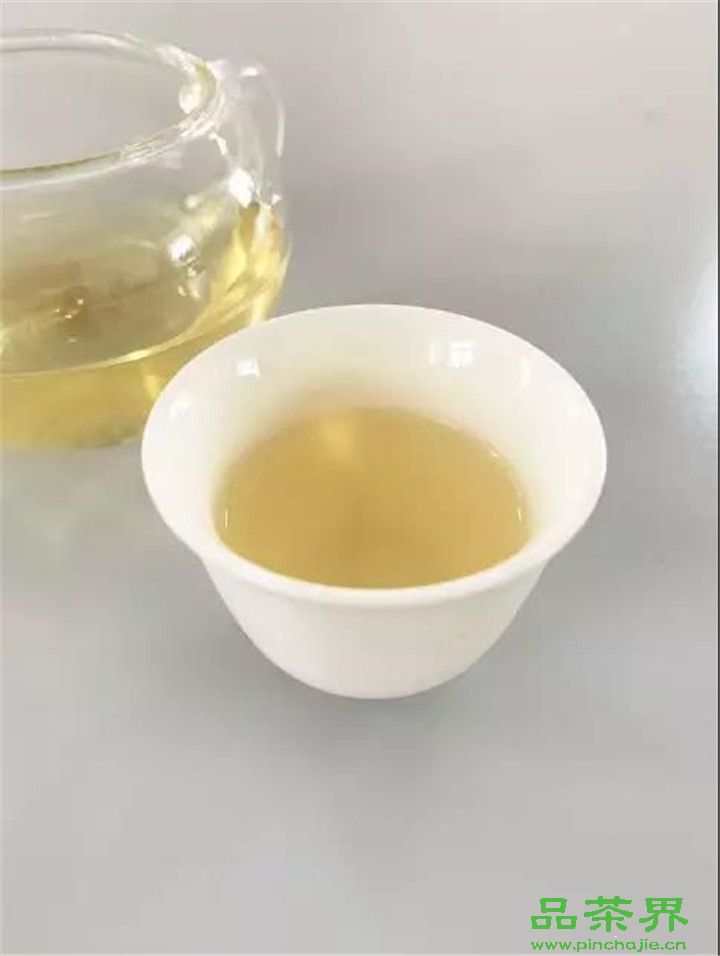 喝茶治痛风？常喝一种茶，降低尿酸，痛风康复了